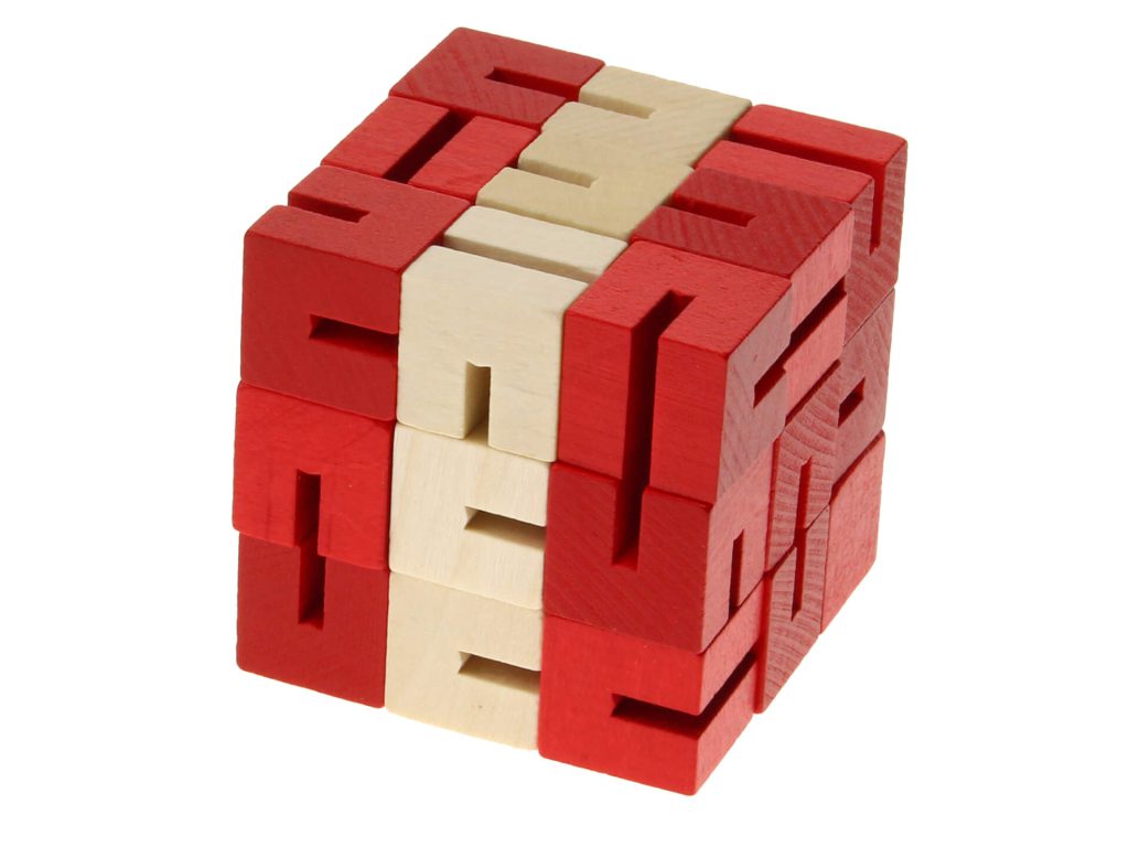 Bunter Holzrätselwürfel in Rot und Weiß mit verschiedenen geometrischen Formen.