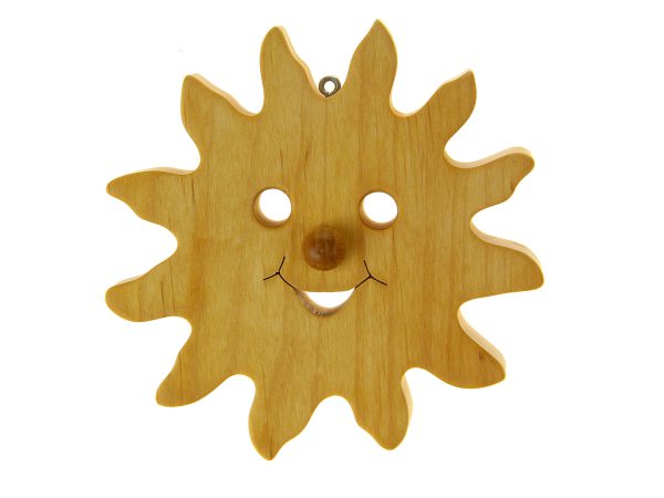Fröhliche Holzsonne mit lächelndem Gesicht, ideal für Kinder und umweltfreundliches Spielzeug.