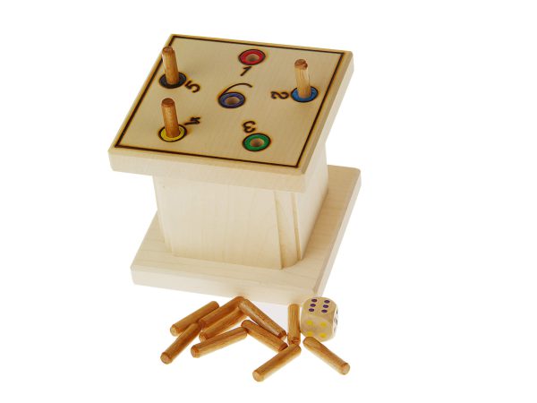 Holzspielzeug mit farbigen Stiften, Würfel und abschraubbaren Holzstäben für Kinder.